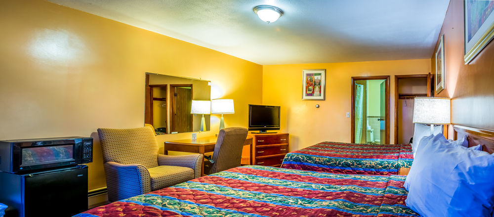 Plaza Inn Пибоди Экстерьер фото