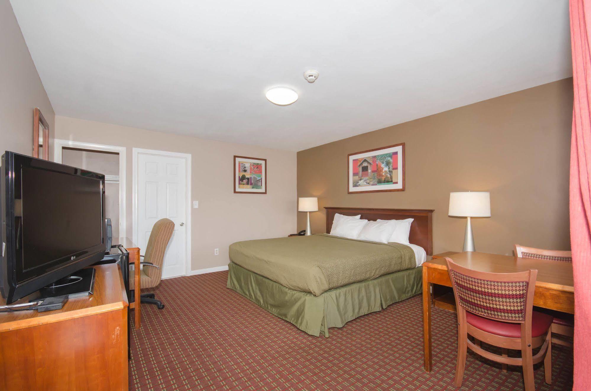 Plaza Inn Пибоди Экстерьер фото