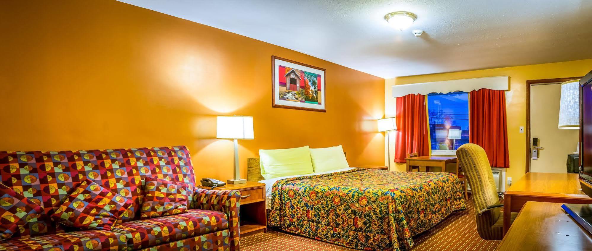 Plaza Inn Пибоди Экстерьер фото